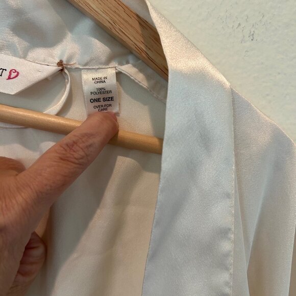 Victoria’s Secret Satin Short Robe Cream One Size Lounge Bridal Sleepwear - Picture 5 of 7